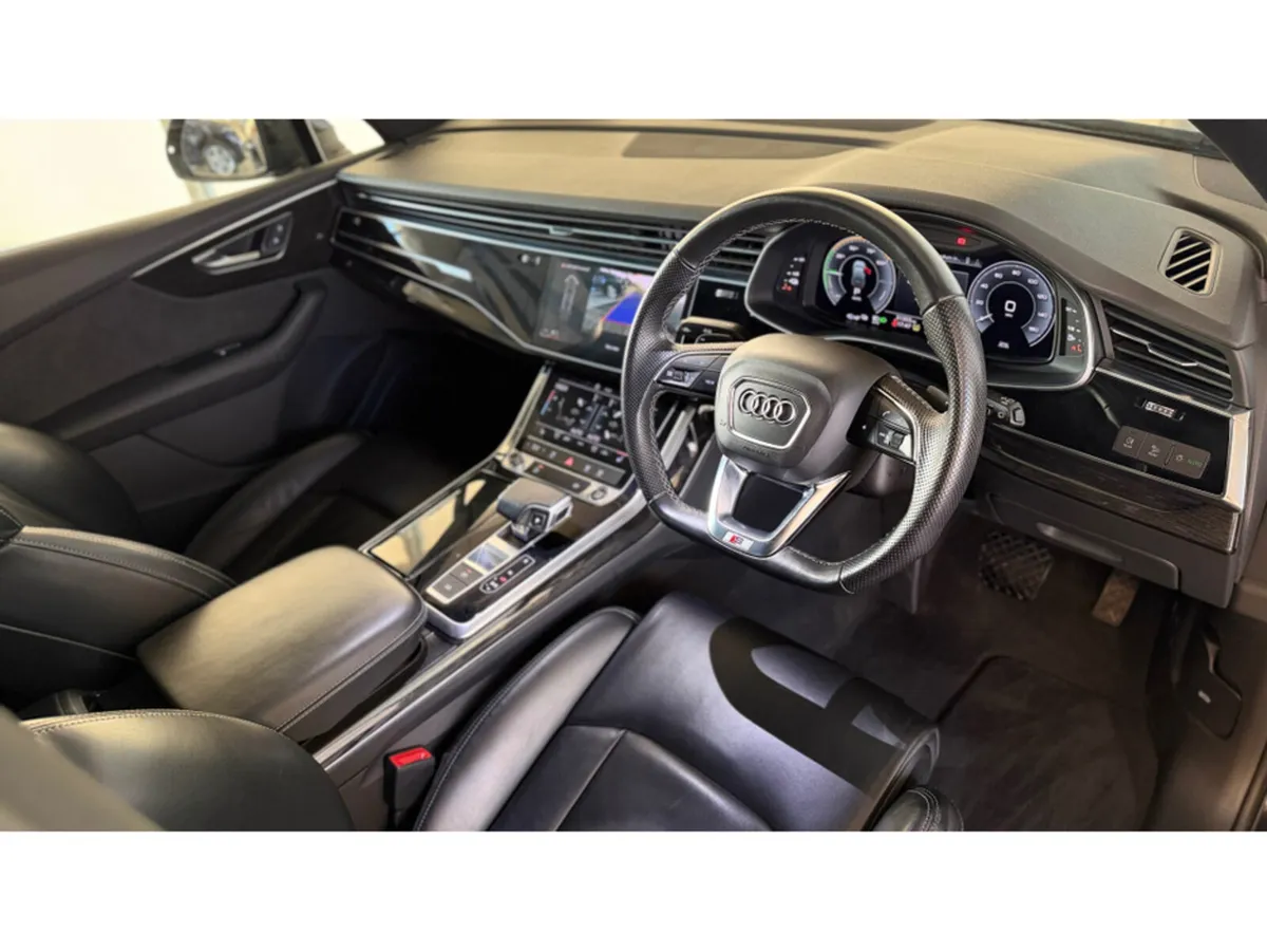 Audi Q7 S LINE BLK 55 TFSI E Q QUATTRO EDITION BLA - Image 3