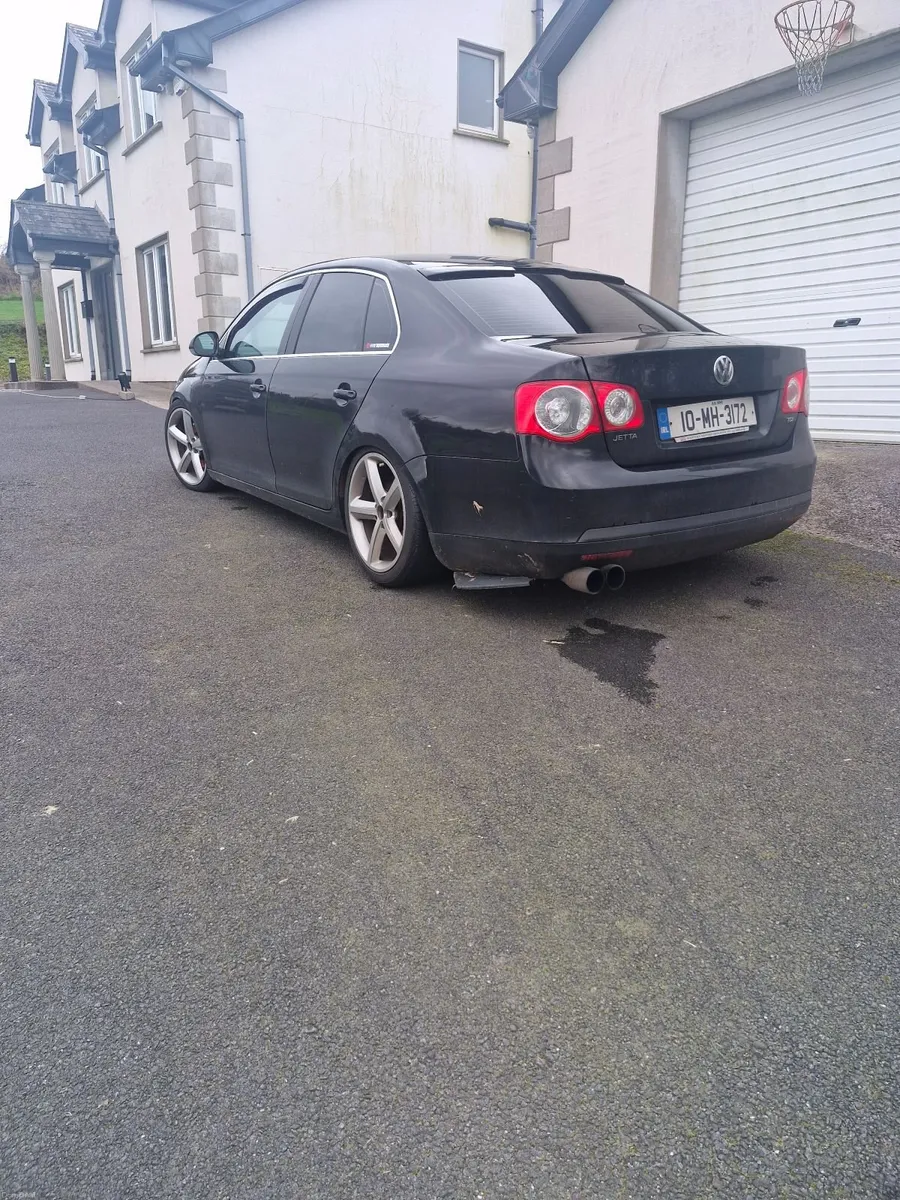 Volkswagen Jetta 2010 - Image 3