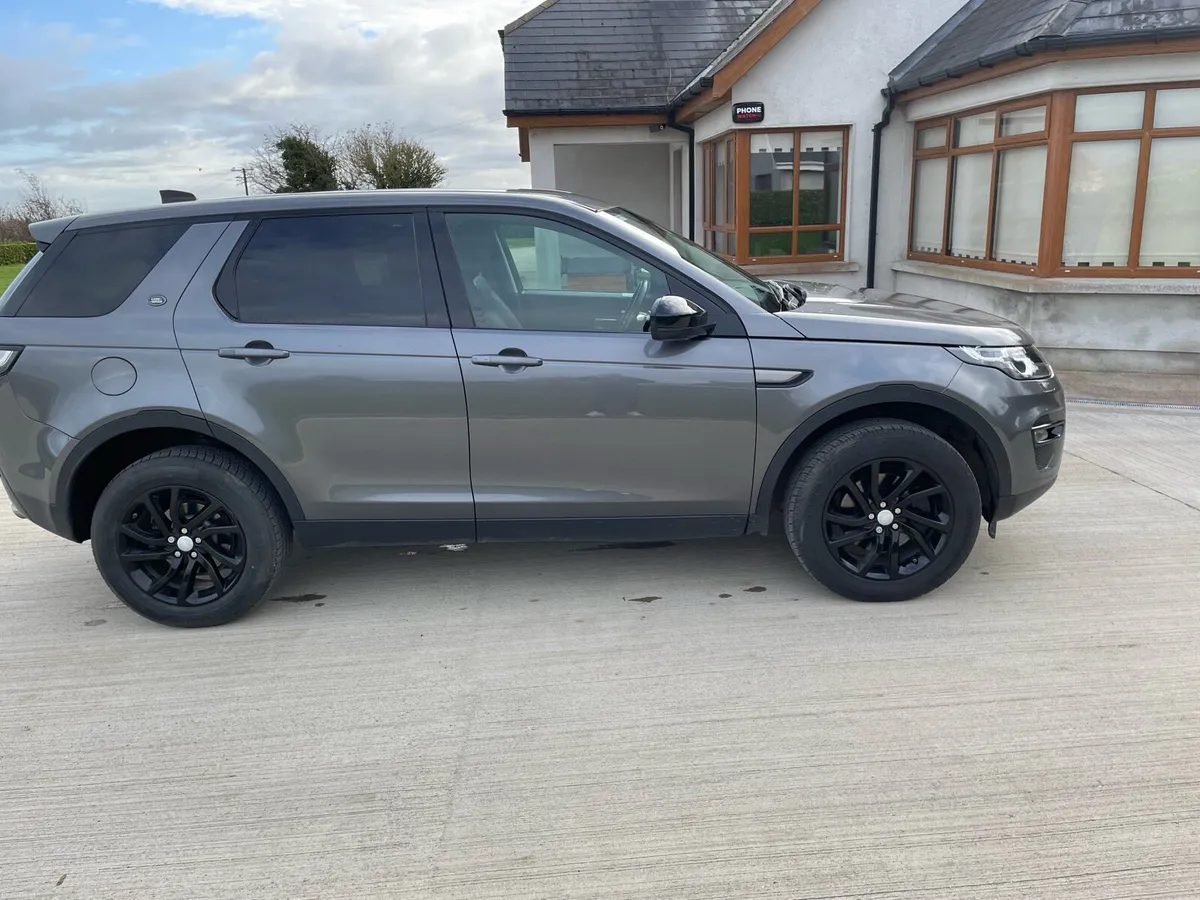 Land Rover Discovery Sport - Image 2