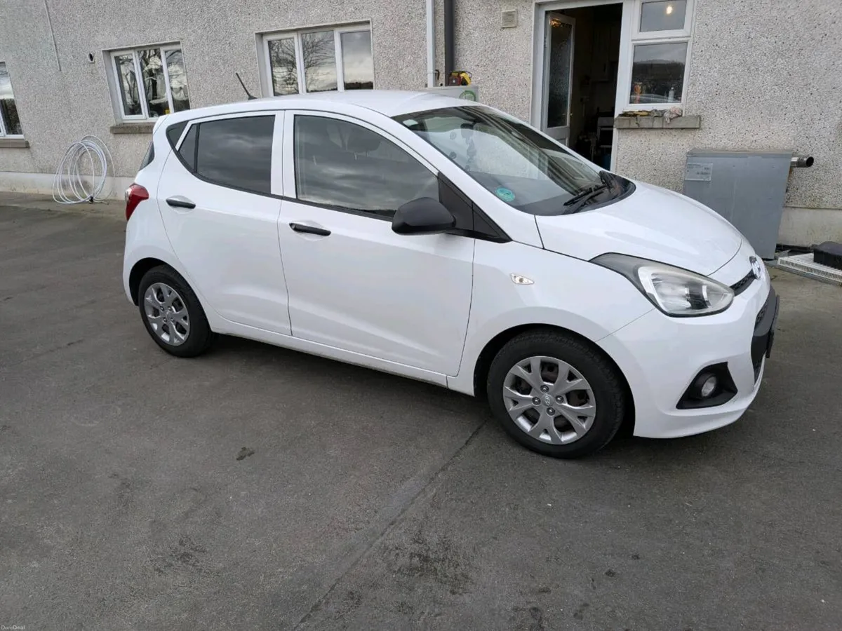 Hyundai i10 2015 1.0 litre petrol - Image 1