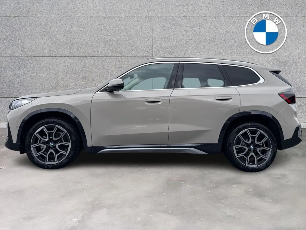 BMW iX1 eDrive20 xLine - Image 3