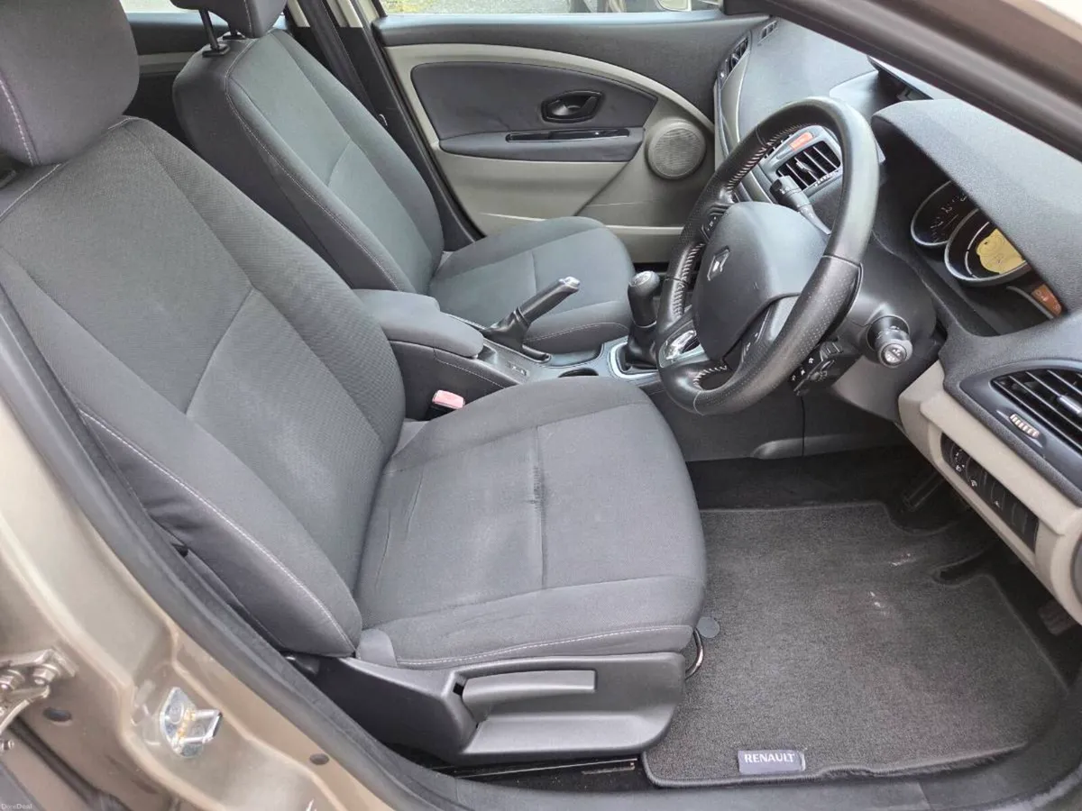Very Low Mileage Renault Fluence Royale 1.5 DCi - Image 5
