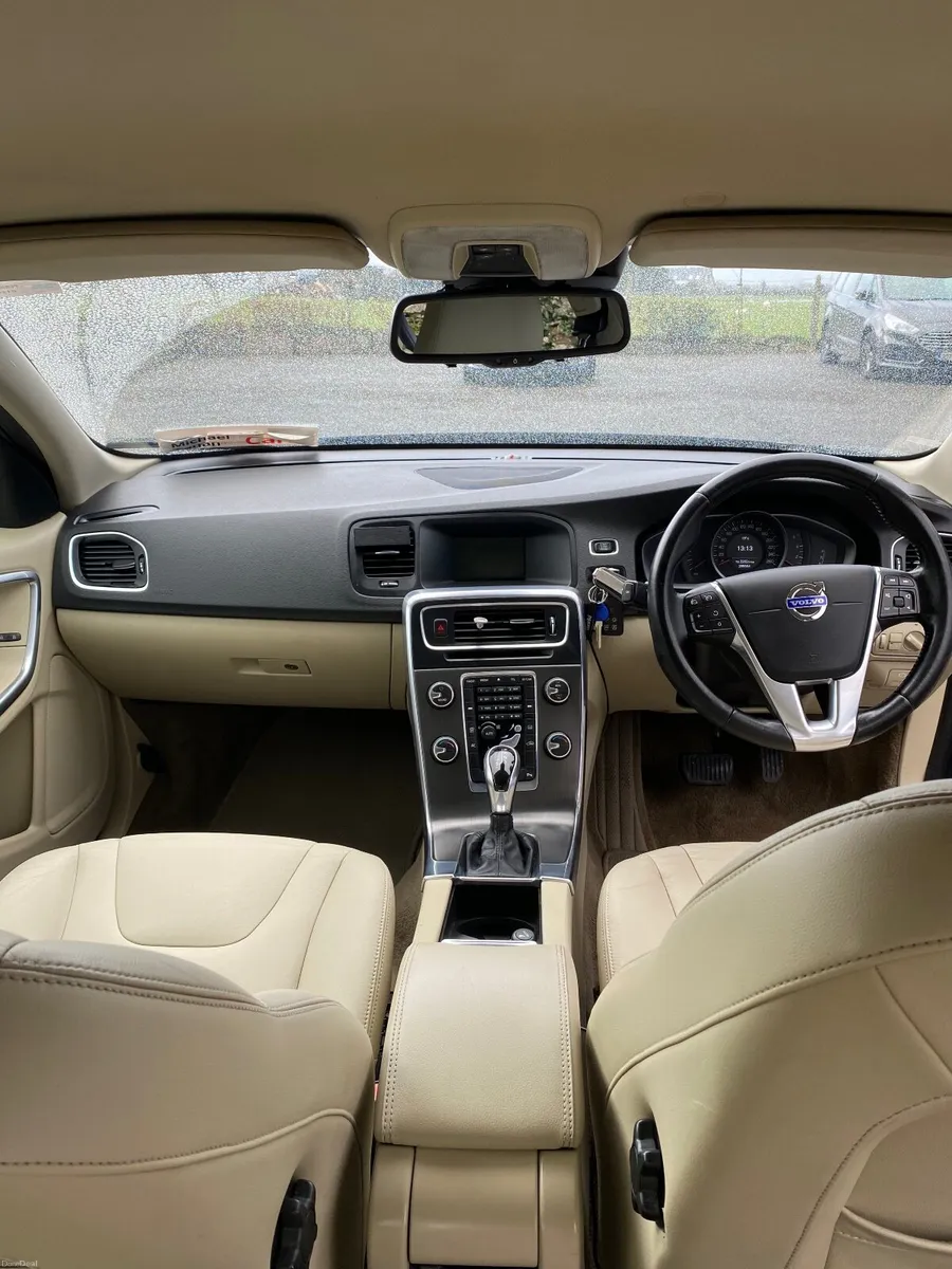 Volvo S60 2014 - Image 2
