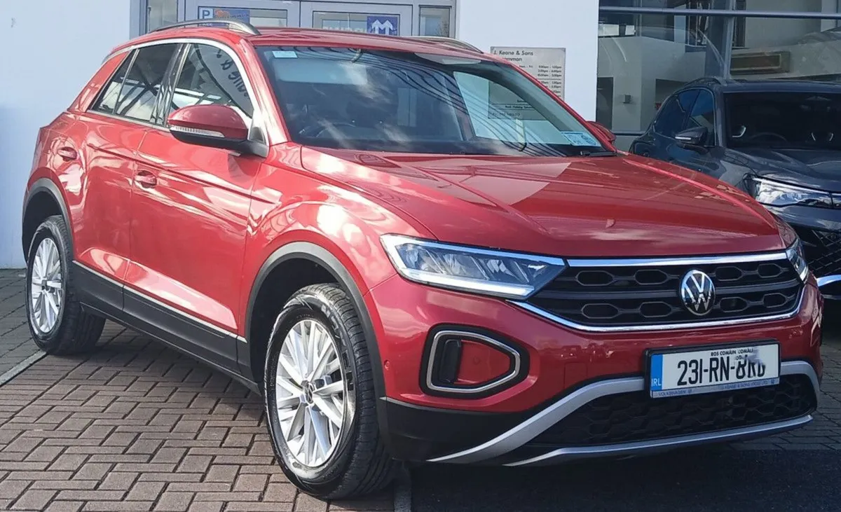 Volkswagen T-Roc Life 2.0 TDI 116HP **REAR VIEW CA - Image 1