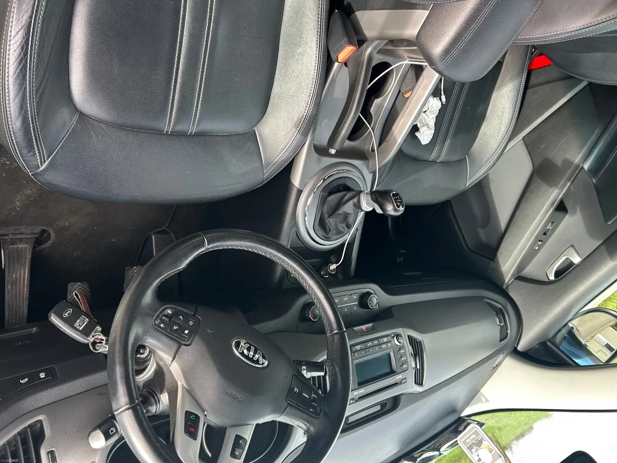 2015 Kia Sportage diesel Nct and taxed June 26 - Image 3