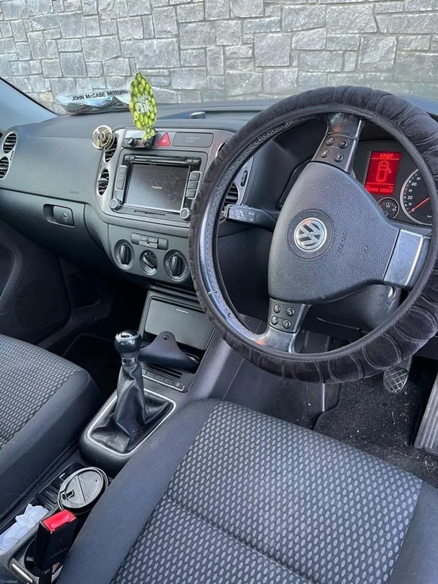 2010 Volkswagen Tiguan - Image 3