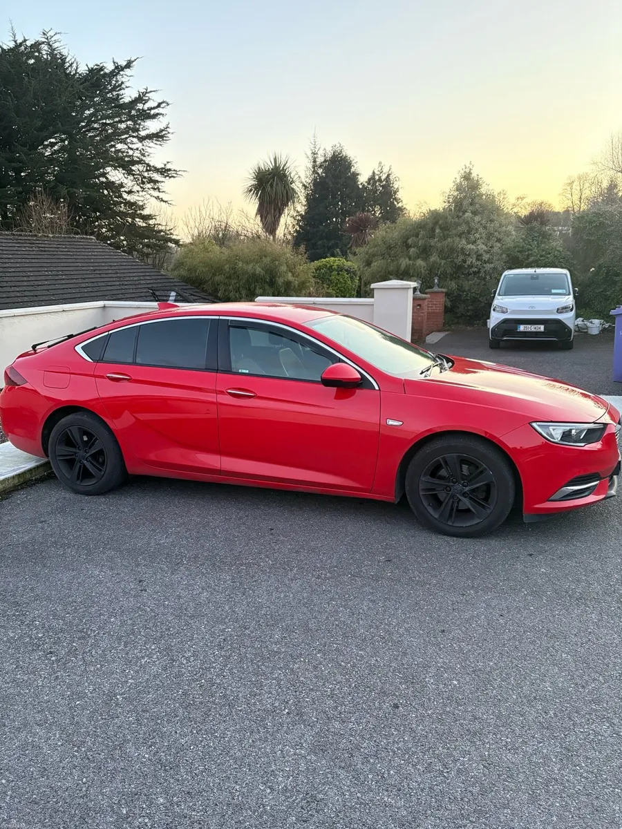 Vauxhall Insignia 2017 1.6L Diesel- HIGH SPEC - Image 3