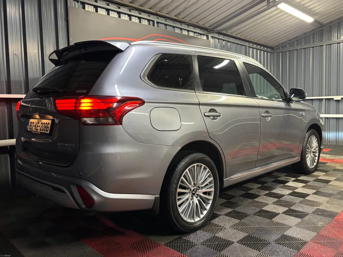 2018 182 Mitsubishi Outlander 2.4L Plug-in EV - Image 3
