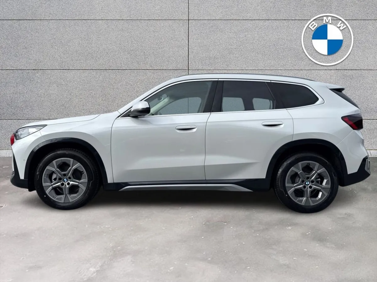 BMW iX1 eDrive20 xLine - Image 3