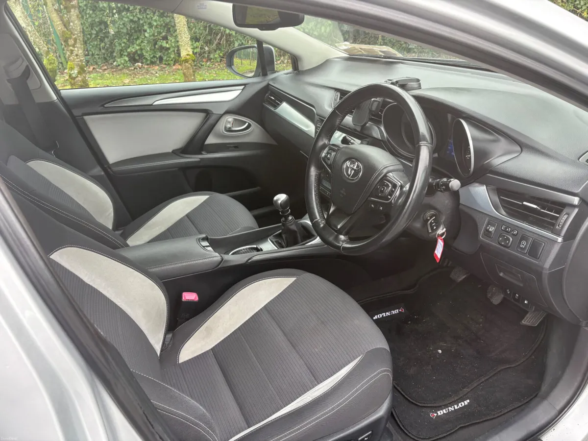 Toyota Avensis 2015 Estate - Image 3