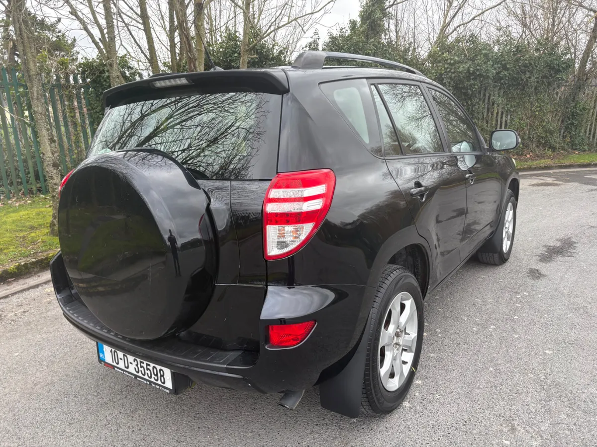 Toyota RAV4 2010 - Image 2