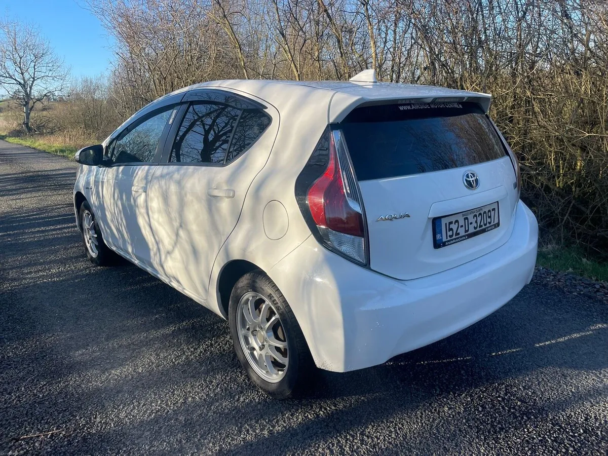 2015 Toyota Aqua Hybrid - Image 2