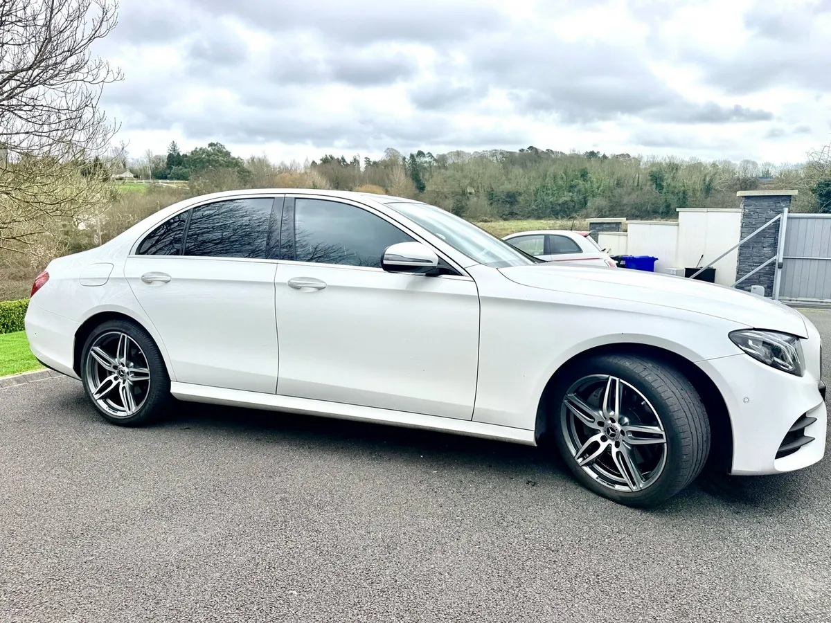 Mercedes E220 AMG premium - Image 4