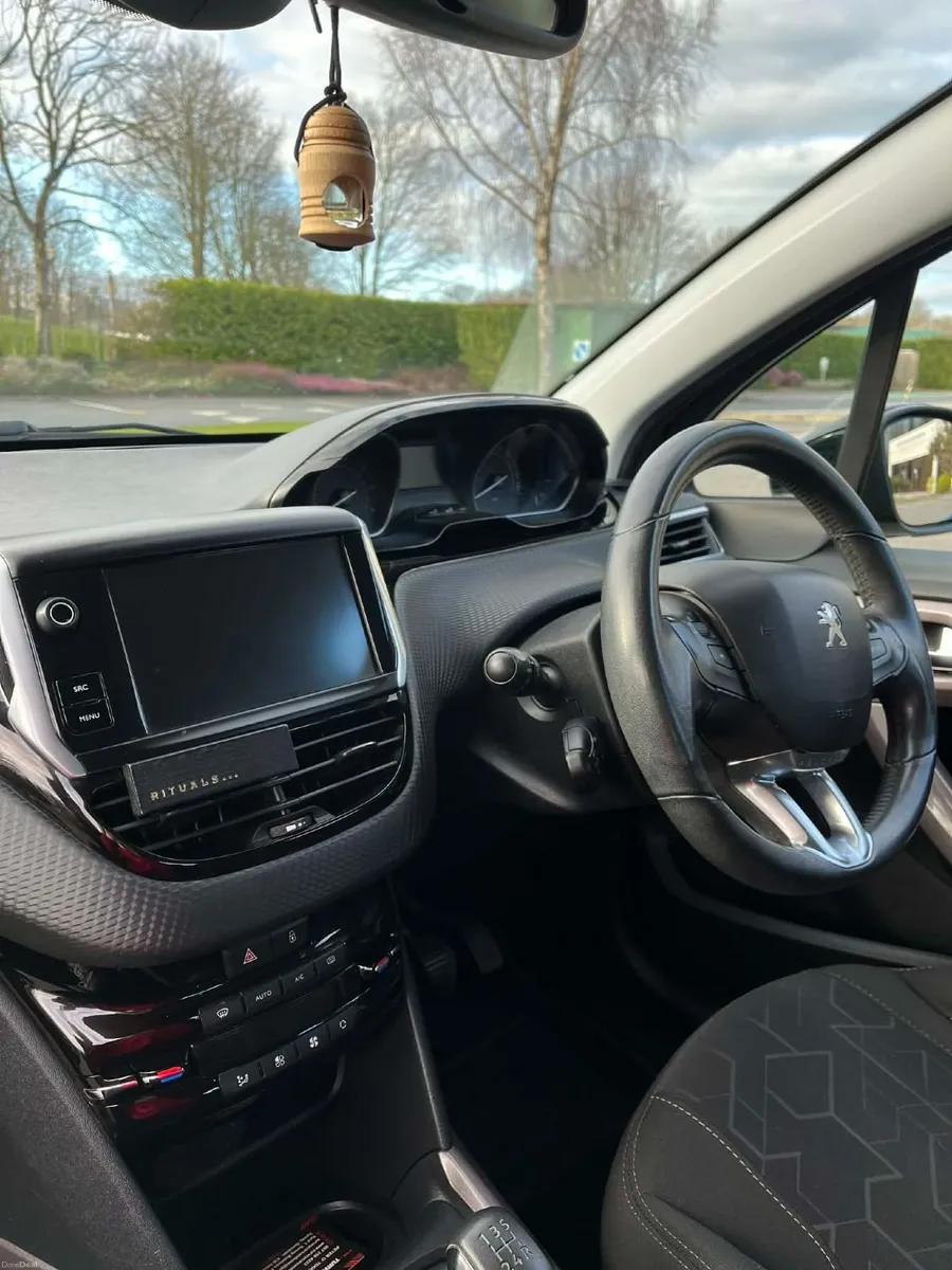 2016 Peugeot 2008 1.2 Petrol - Image 2