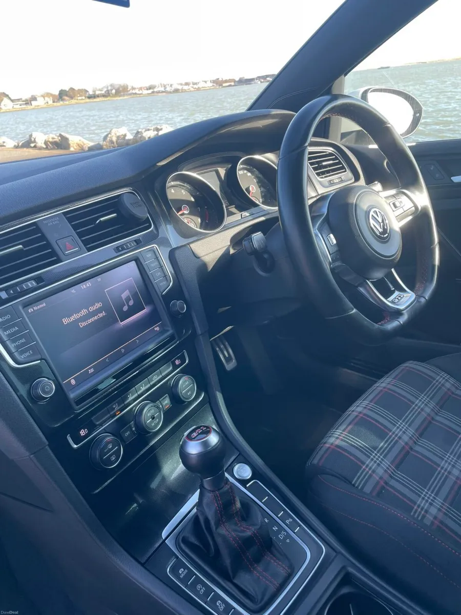 VW GOLF GTI 2.0 - Image 4