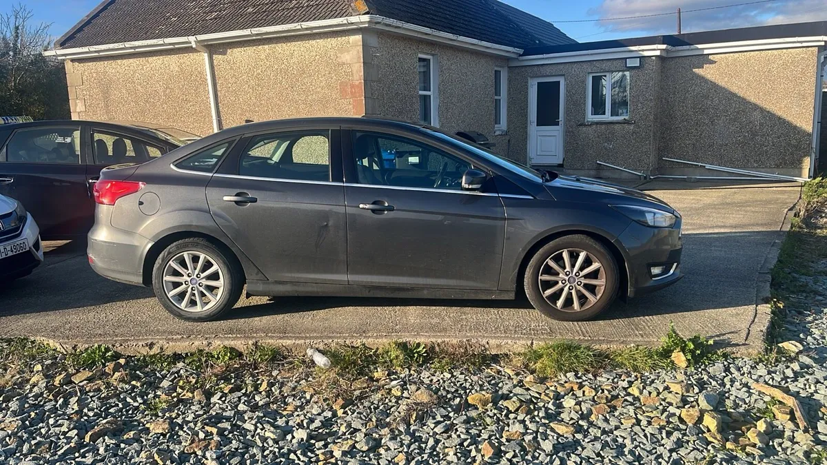 Ford focus Saloon - Image 3
