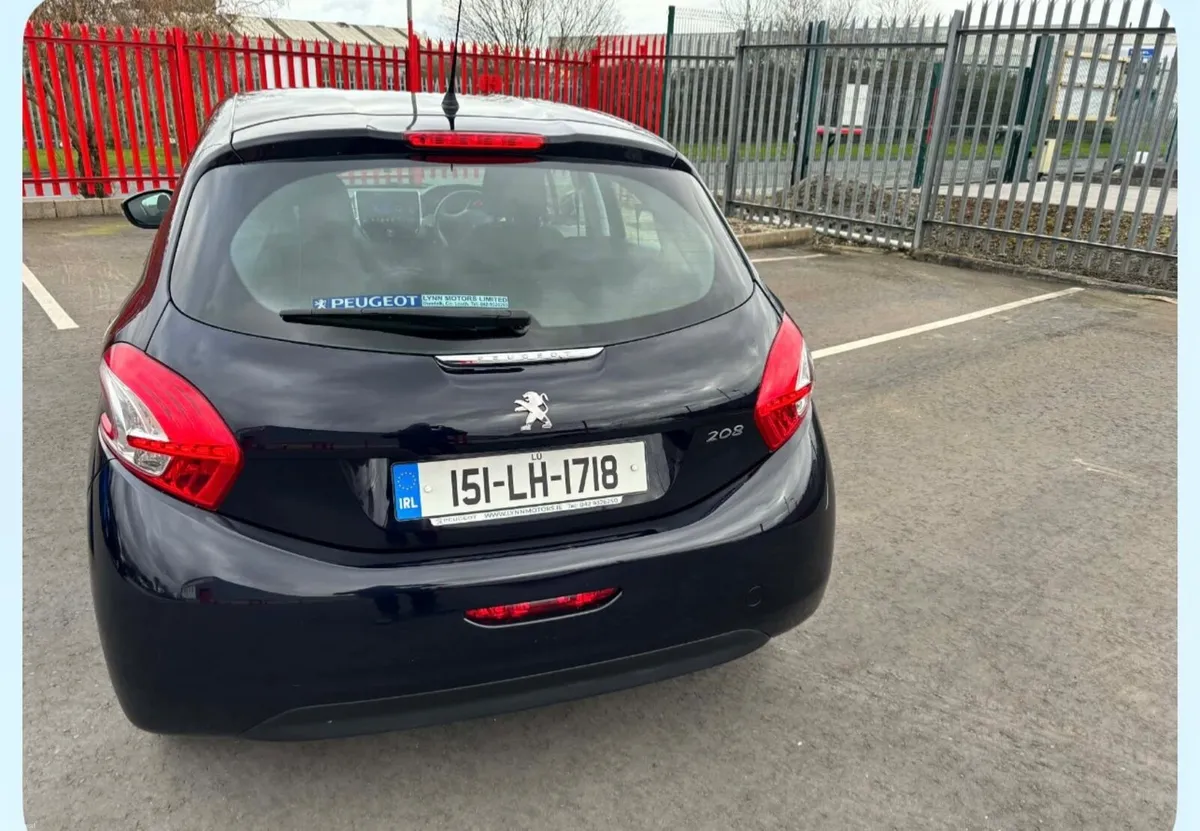 Peugeot 208 petrol 1.2 - Image 2