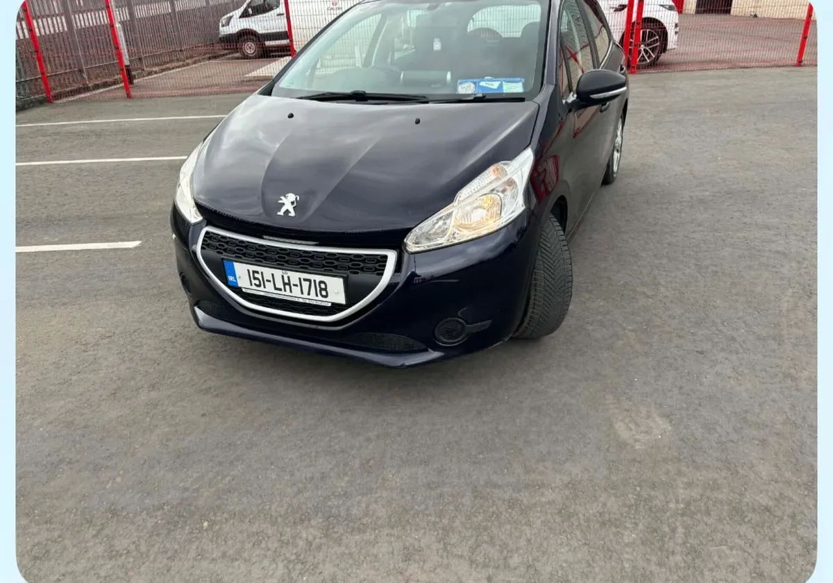 Peugeot 208 petrol 1.2 - Image 3