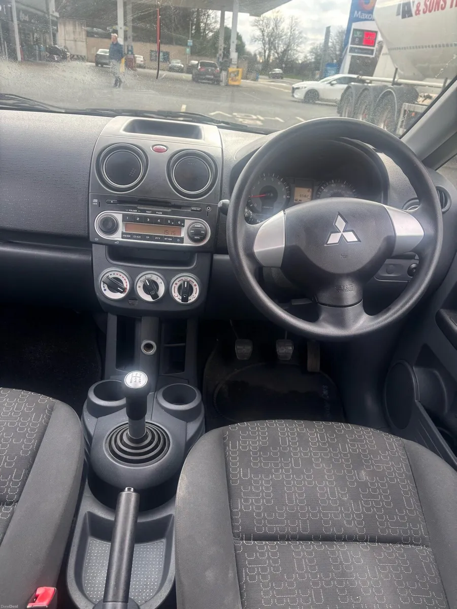 Low mileage Mitsubishi colt 2010 - Image 6