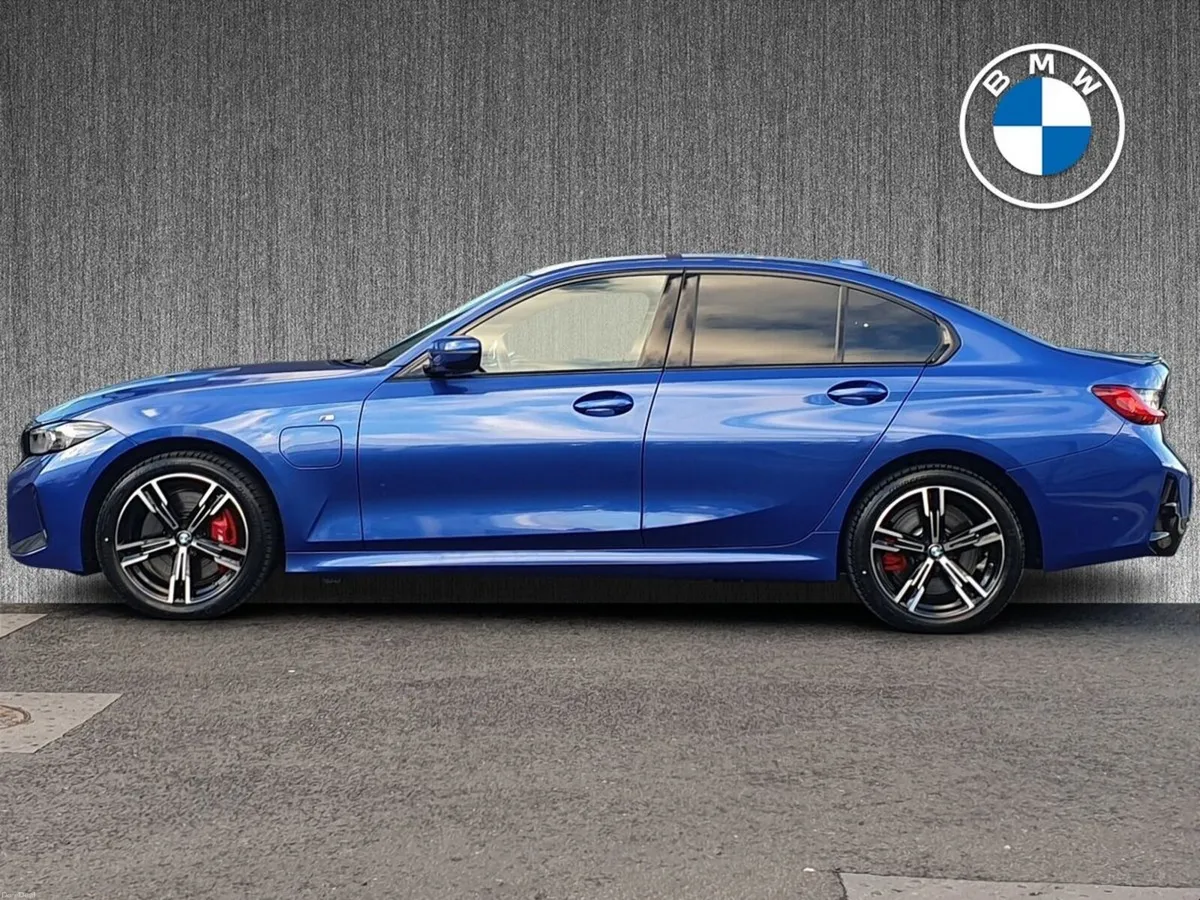 BMW 3-Series 330e M Sport Saloon - Image 4