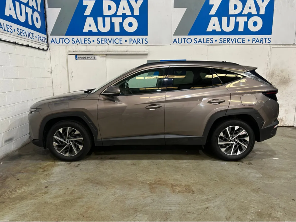 Hyundai Tucson EXECUTIVE PLUS 5DR DIESEL - Image 4