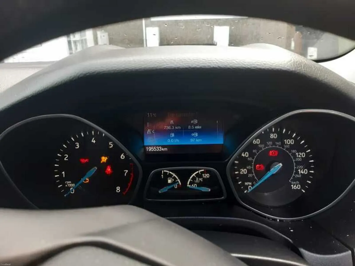 2017 Ford Focus Ecoboost ZETEC - Image 2