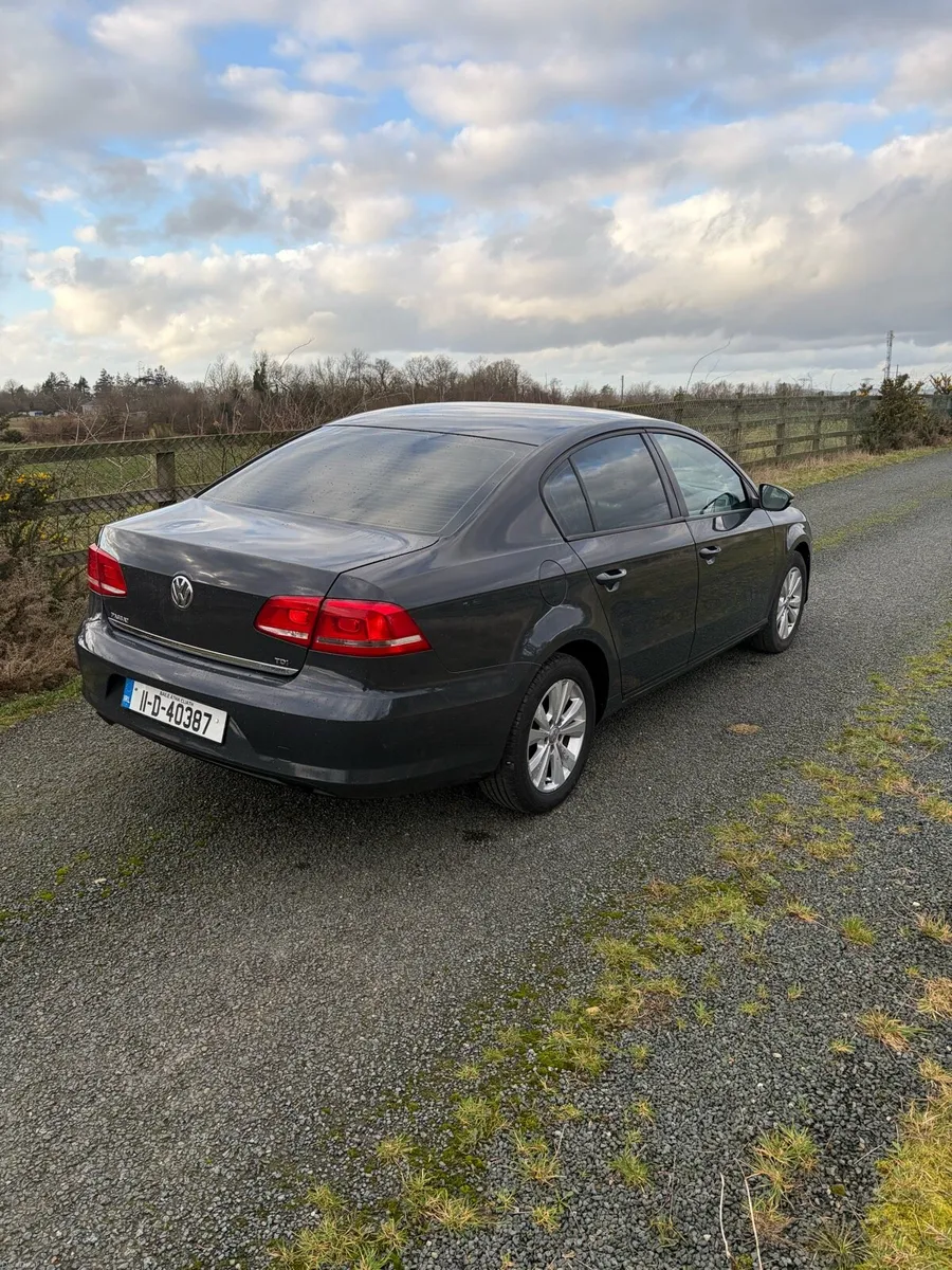 2011 Volkswagen Passat - Image 4