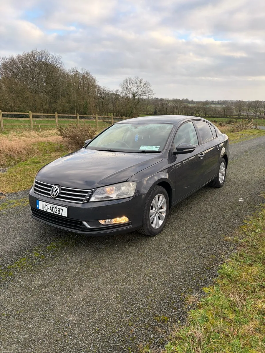 2011 Volkswagen Passat - Image 2