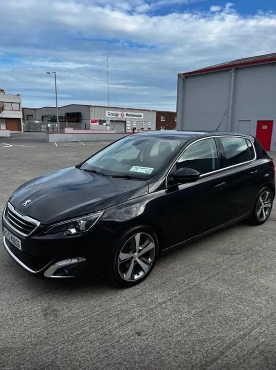 Low mileage. Automatic - Image 1