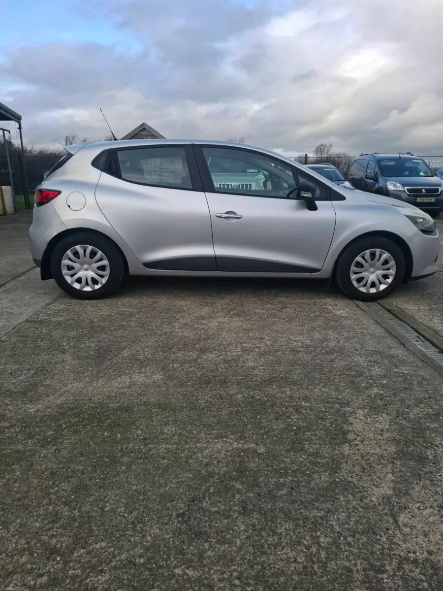 RENAULT CLIO 1,1 PETROL 2015 @ OWEN RYAN MOTORS - Image 3