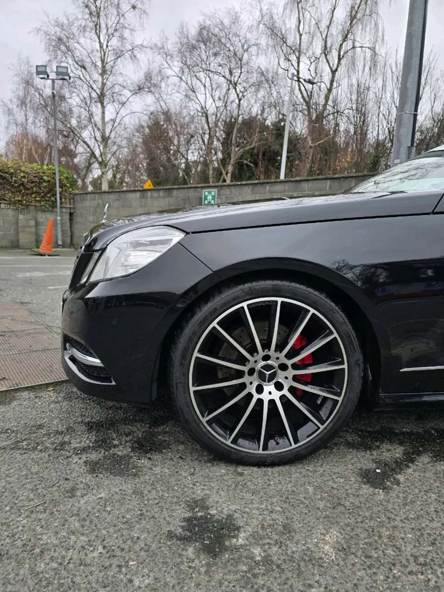 Mercedes-Benz E300 - Image 4