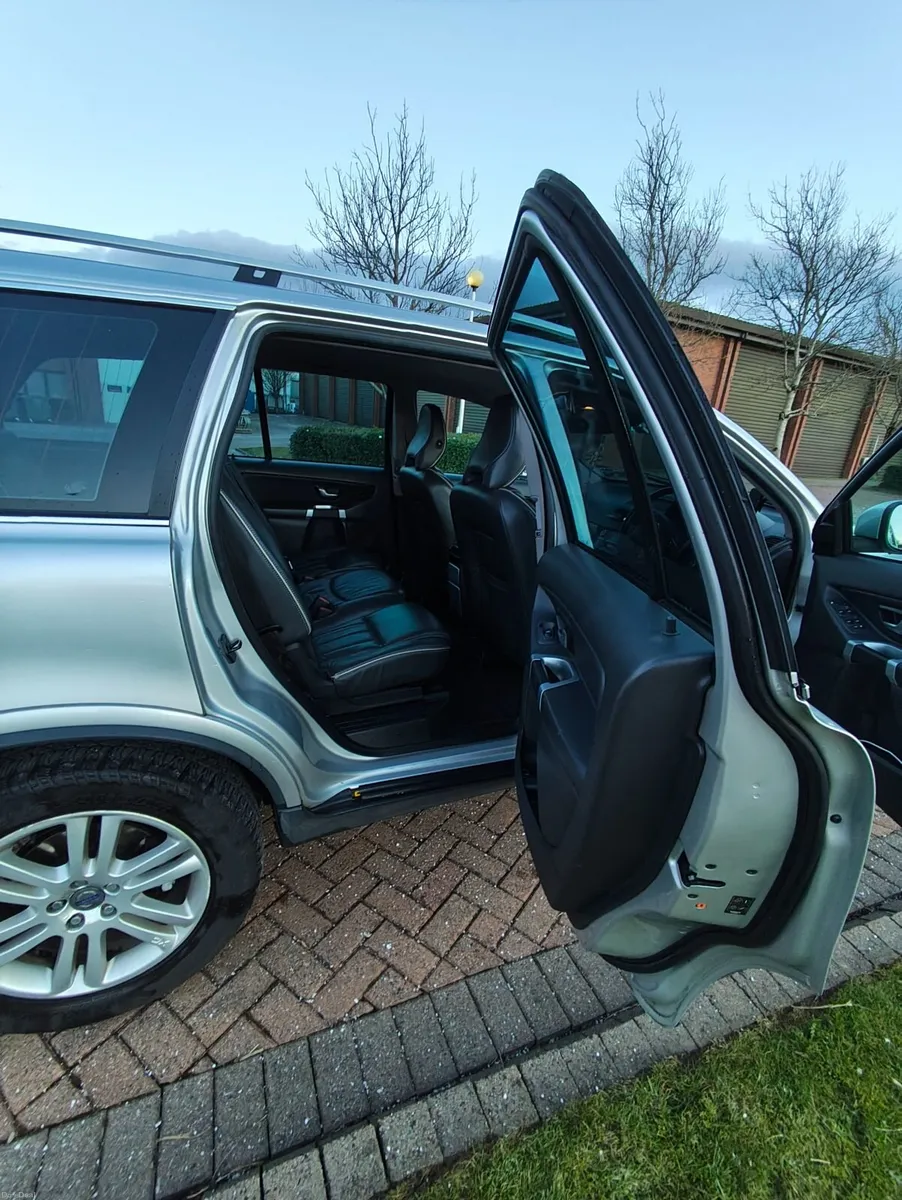 Volvo XC90 2011 - Image 4
