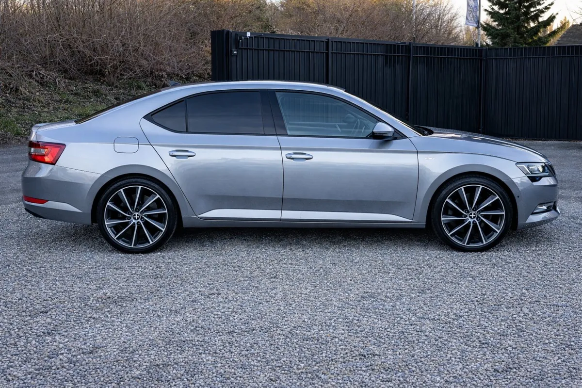 2016 Skoda Superb | Laurin & Klement | 2.0 TDI | - Image 4