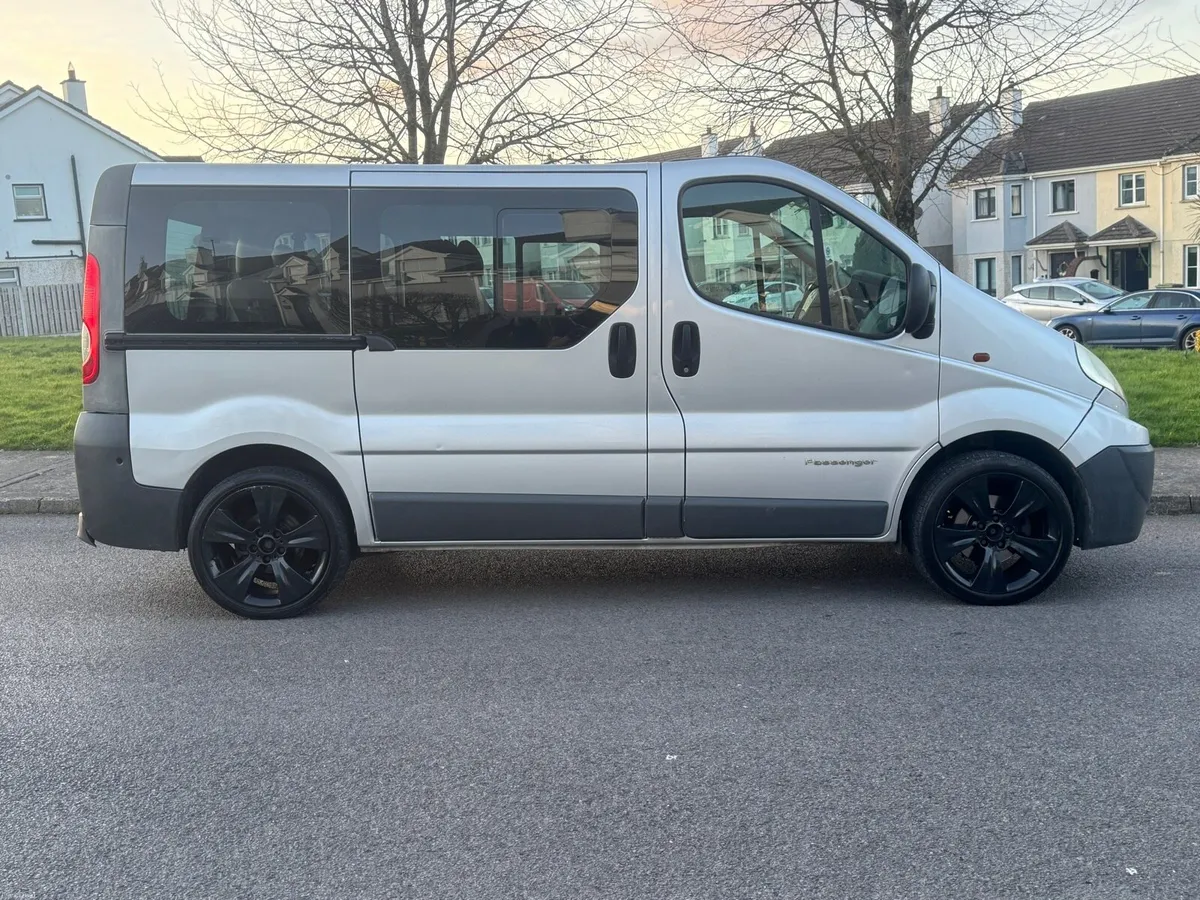 Renault trafic 9 Seater - Image 2