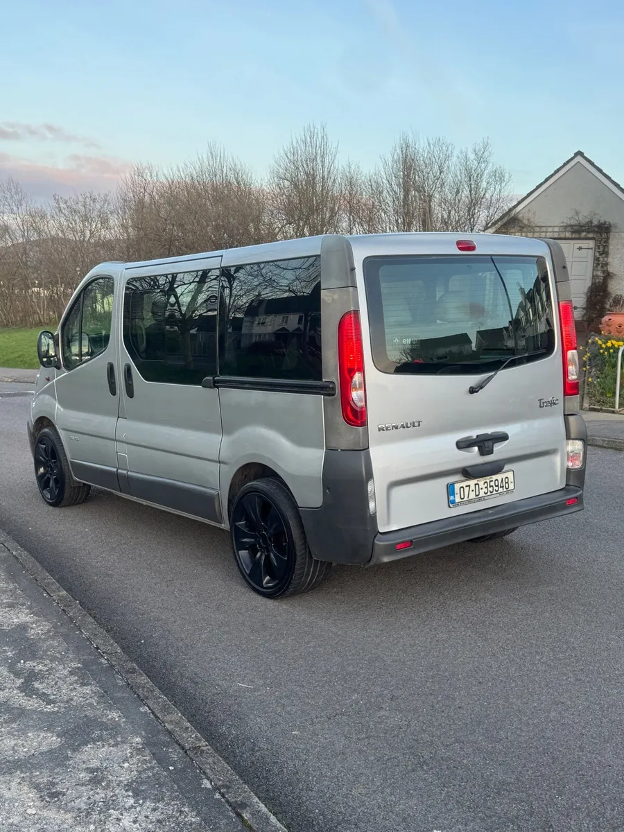 Renault trafic 9 Seater - Image 4