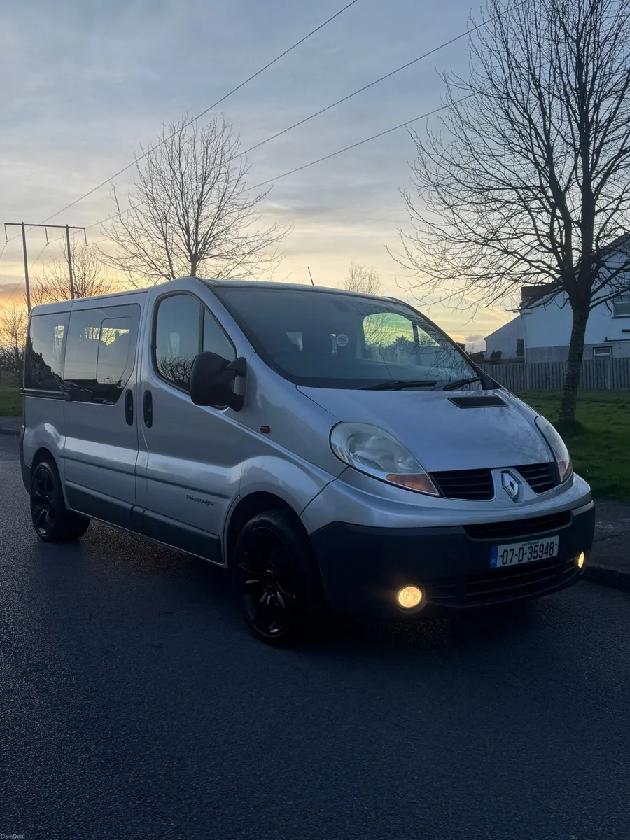 Renault trafic 9 Seater - Image 1