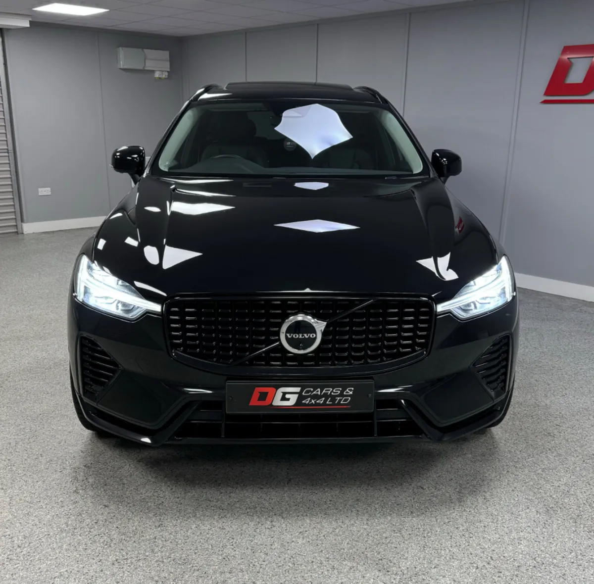 2023 Volvo XC60 2.0 T6 Recharge + Dark Automatic - Image 2