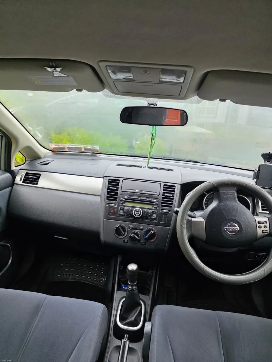Nissan Tiida 2010 - Image 2