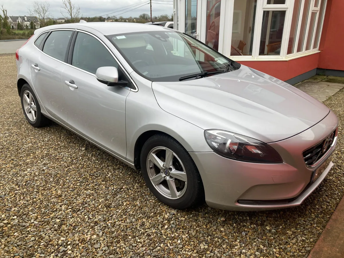 Volvo V40 2015 Diesel Manual - Image 2