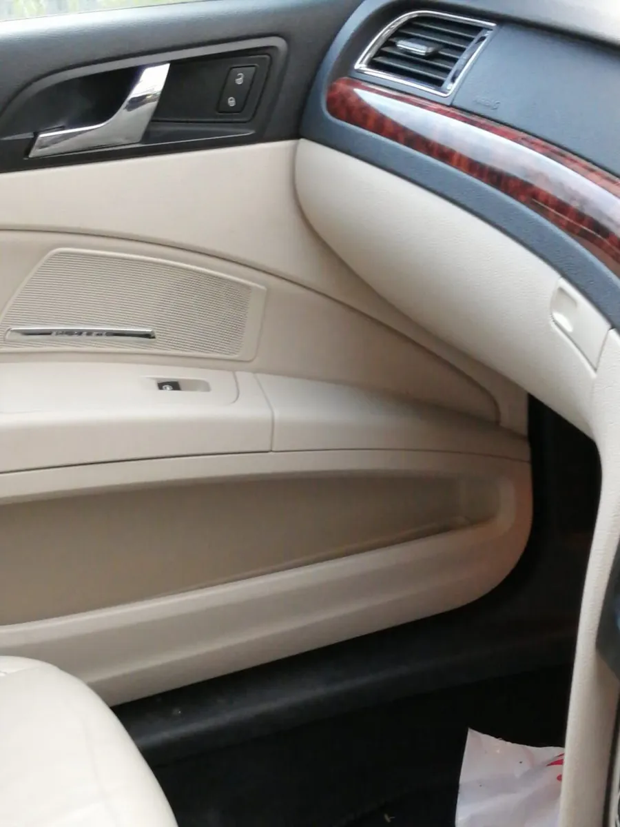 Skoda Superb 2010 - Image 1
