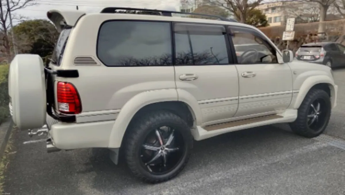 Toyota Land Cruiser Amazon 100 Series - Image 3