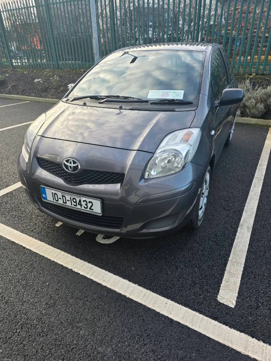 Toyota yaris 2010 1 owner from new - Image 1