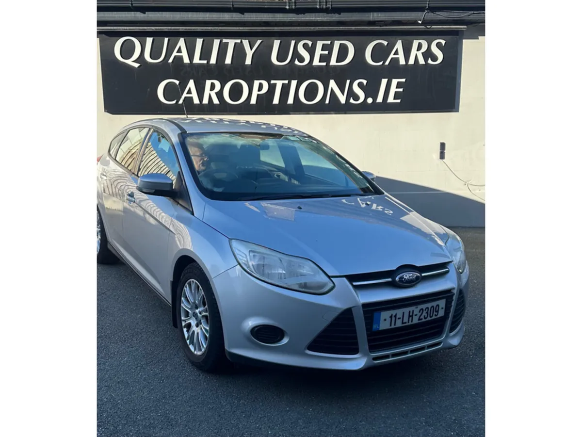 Ford Focus 1.6 105PS EDGE 4DR STYLE//NEW N.C.T// - Image 3