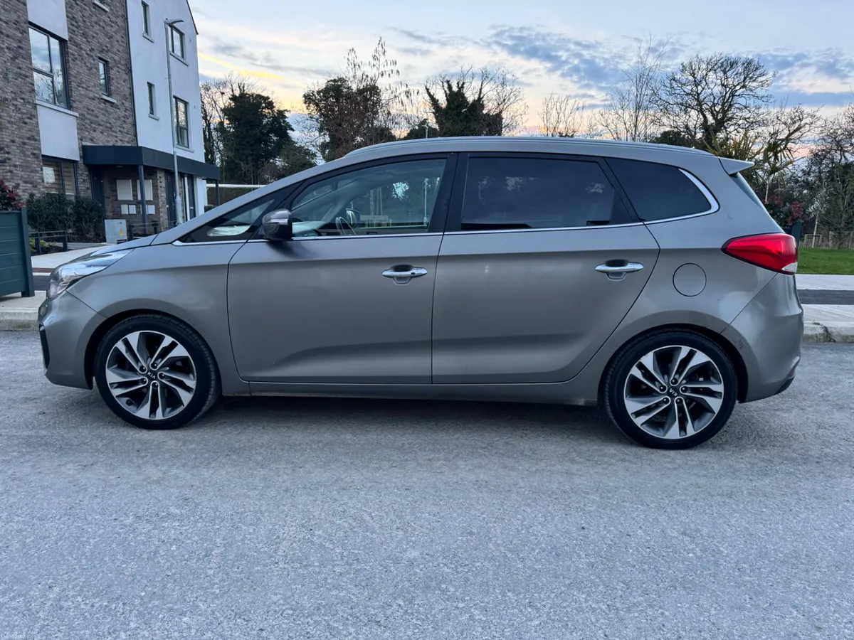 Kia Carens 2018 Top spec model with Heated - Image 4