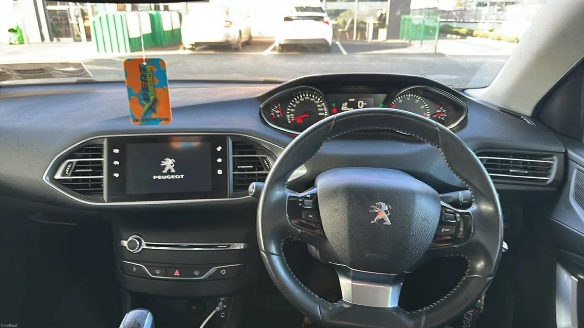 Peugeot 308 - Image 2
