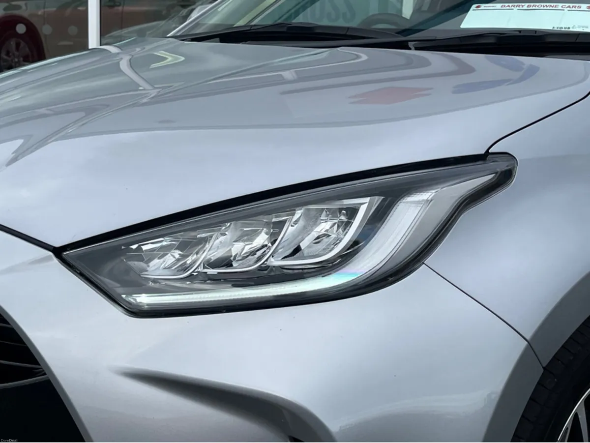 Toyota Yaris DESIGN HEV CVT - Image 3