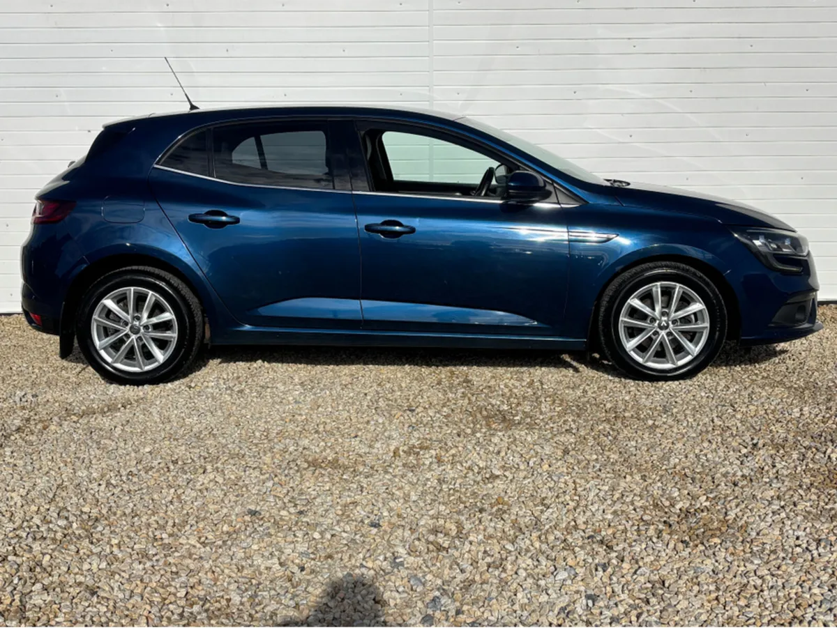 Renault Megane DYNAMIQUE NAV DCI 110 4DR - Image 3