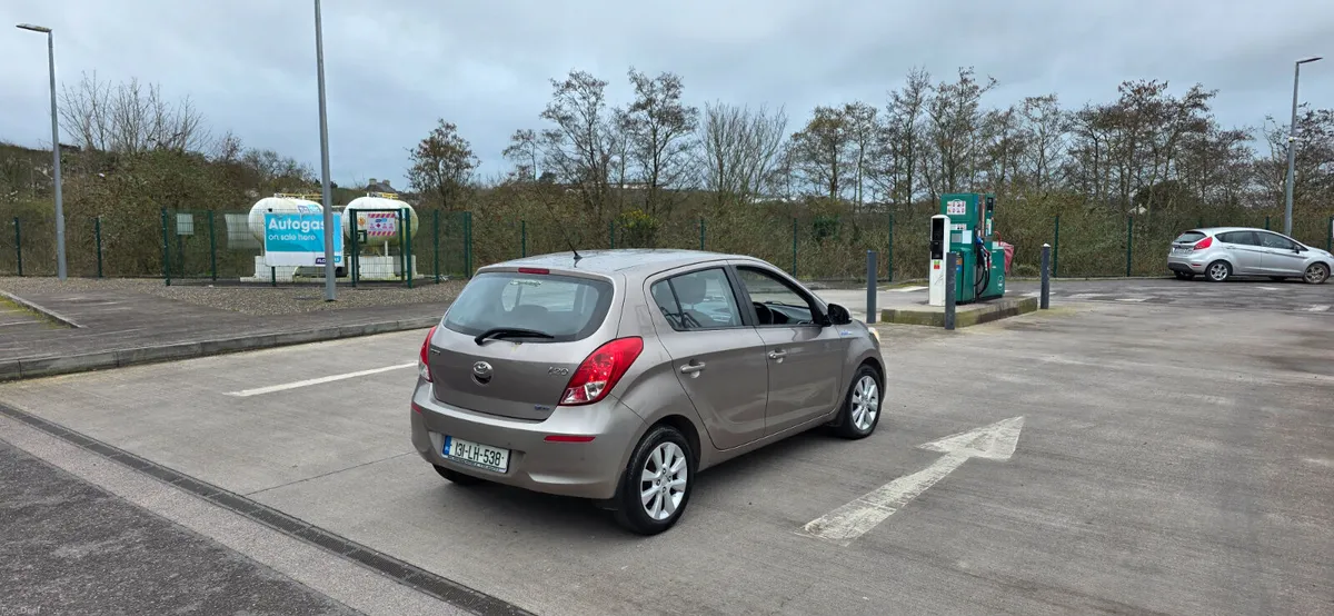 Hyundai i20 2013 Premium Spec - Image 4