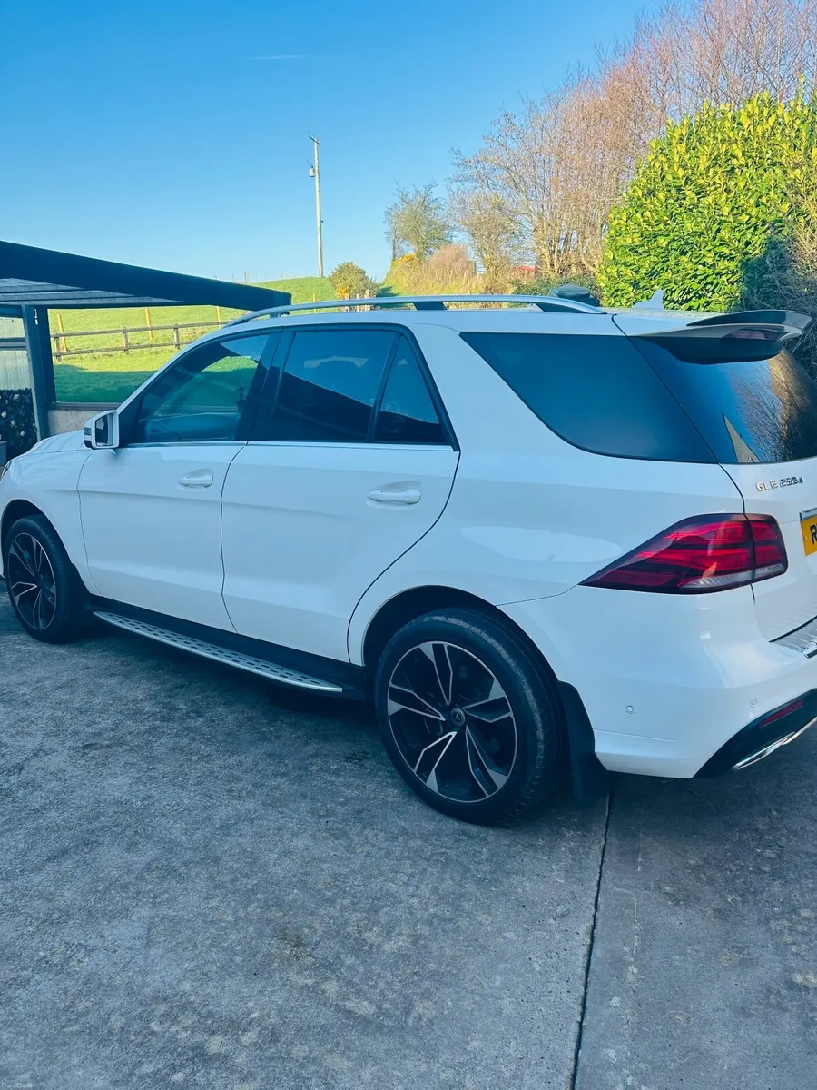 Mercedes-Benz GLE 2017 - Image 2