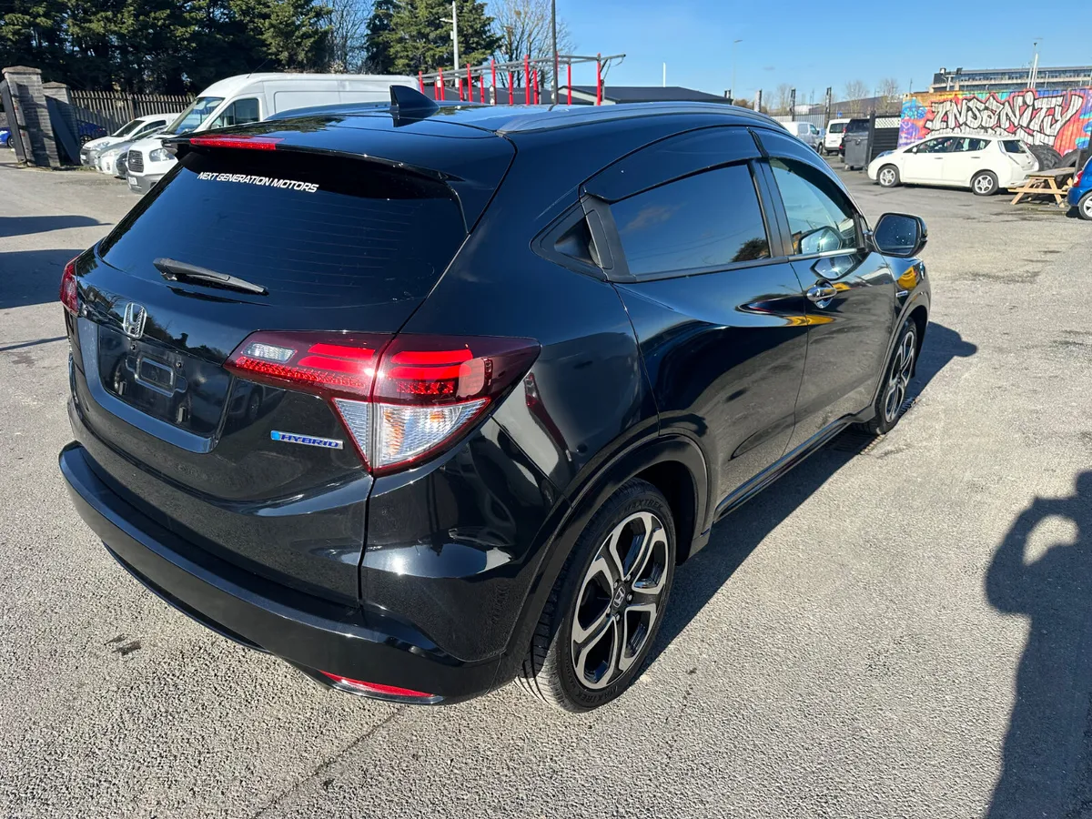 2015 HONDA VEZEL HYBRID 1.5L FULL OPTION LOW MILES - Image 4